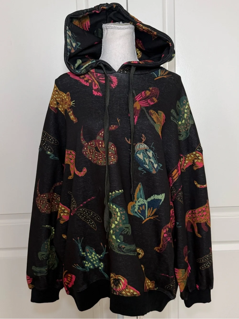 FARM RIO Black Animal Life Sweatshirt Hoodie Size Medium So Soft & Cozy Safari - Picture 2 of 6